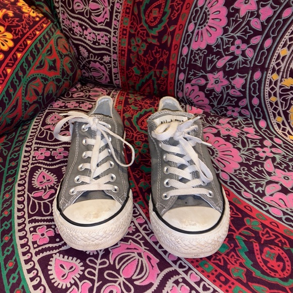 Size 7 women’s converse - Picture 2 of 3